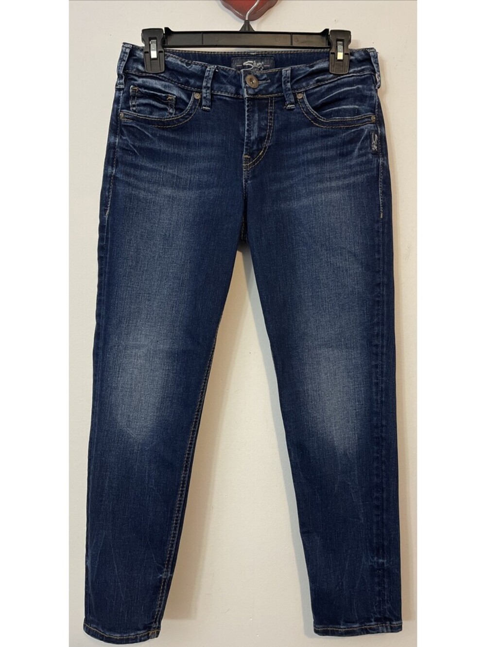 Silver Suki Skinny Crop W28/L25 Dark Wash Mid-Rise Stretchy Blue Jeans! A7389